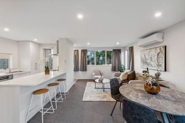 3BR Townhouse in Te Atatu next to Coastal Walks - Photo 1