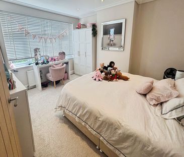 Acacia Drive, Upminster, RM14 - Photo 5