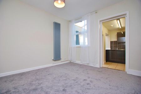 2 bedroom semi-detached house to rent - Photo 2