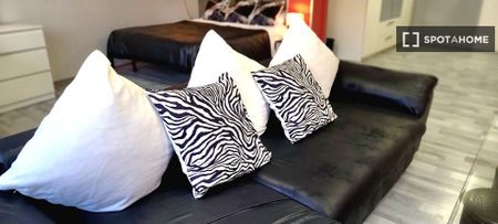 barcelona, Catalonia 08018 - Photo 5