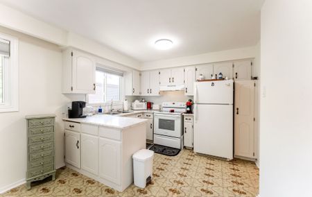 For Lease - 540 Cavell Drive Unit# Upper Level, Mississauga, Ontario - Photo 2