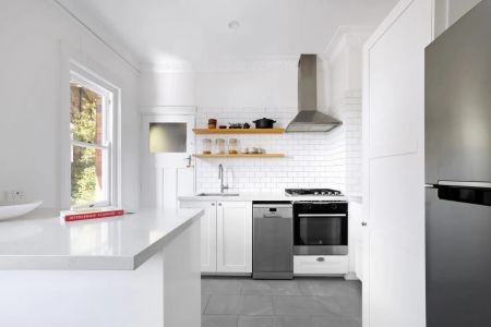 Art Deco Character and Contemporary Style in a Boutique Block of Seven - Photo 4