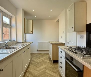 3 bedroom terraced house to rent - Photo 2