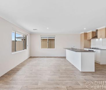 EASYCARE COASTAL HOME CLOSE TO EVERYTHING! - Photo 6