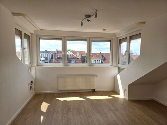 Attraktive 2,5-Zimmer-Wohnung mit großer Dachterrasse in der Südstadt!! - Photo 1