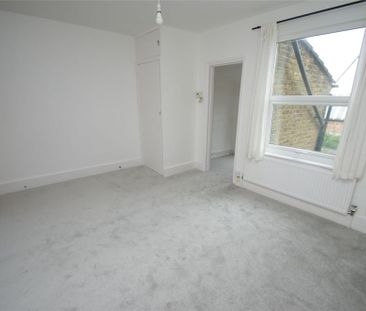 2 bedroom | Terraced house - Photo 3