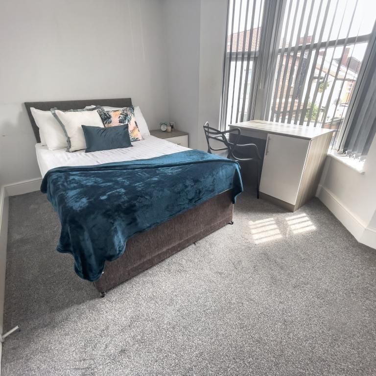 6 bedroom terraced house to rent - Photo 1