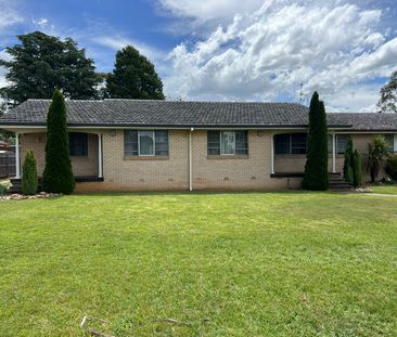 Freshly Painted 2-Bedroom Unit in a Quiet, Quality Neighbourhood - Photo 2