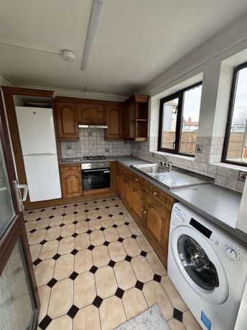 Princes Road, Ilford, IG6 - Photo 5