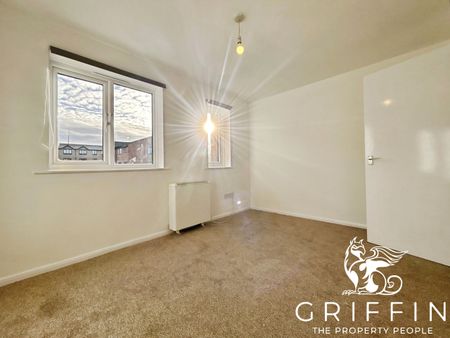 Waterville Drive, Vange, Basildon, SS16 - Photo 2