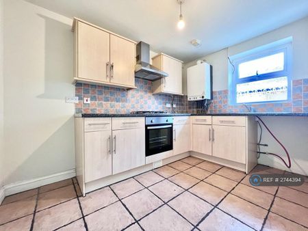 2 bedroom flat to rent - Photo 5