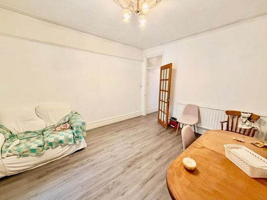 6 bedroom semi-detached house to rent - Photo 1