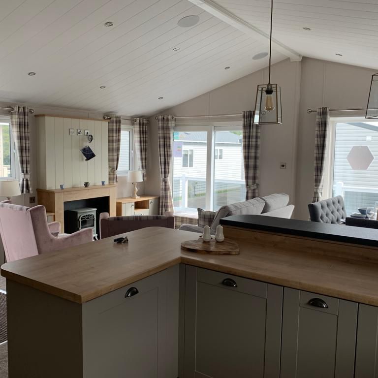 3 bedroom chalet to rent - Photo 1