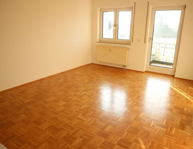 Frei ab 1.7.25 - im 1. OG mit Balkon + Laminat in TOP Lage - Photo 1