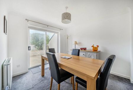 4 bedroom detached house to rent - Photo 3