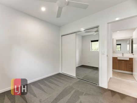 MODERN 2 BEDROOM UNIT CLOSE TO AIRPORT - Photo 4