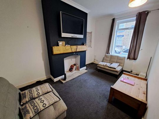 5 bedroom house of multiple occupation to rent - Photo 1