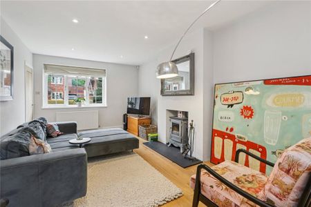 4 bedroom detached house to rent - Photo 2