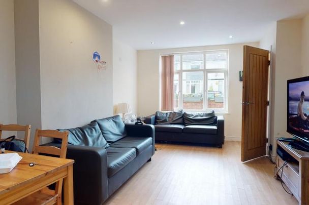 Langdale Gardens, - Photo 1