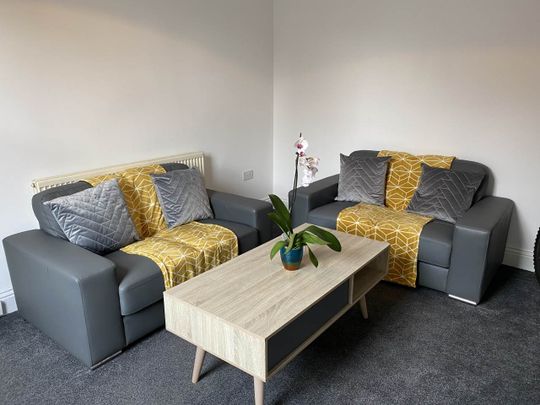Mitford Place (Room 2), Armley, Leeds - Photo 1