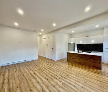 2013 Rue Wellington, #B - Photo 1