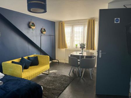 1 bedroom in a house share to rent - Photo 2