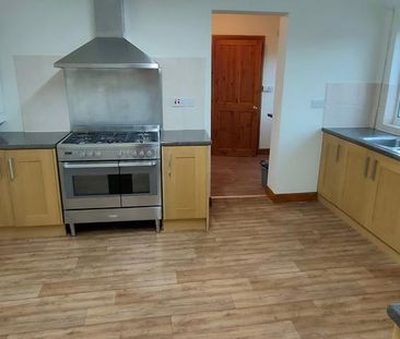 4 bedroom detached house to rent - Photo 2