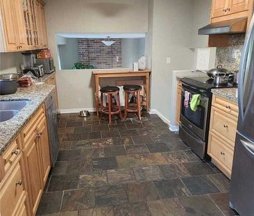 For Lease - 2574 Oak Row Crescent, Mississauga, Ontario - Photo 2