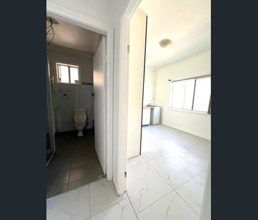 SELF-CONTAINED STUDIO FLAT - Photo 6