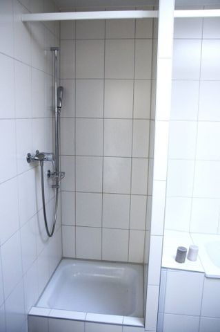 Charming 4.5-room attic apartment with view of Biel/Bienne - Foto 4