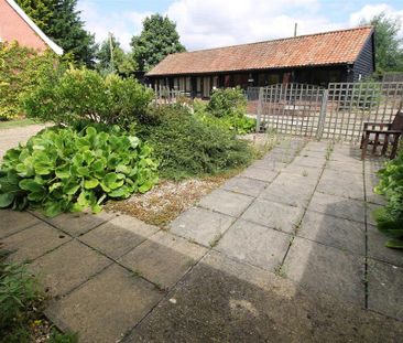 2 bedroom semi-detached bungalow to rent - Photo 3