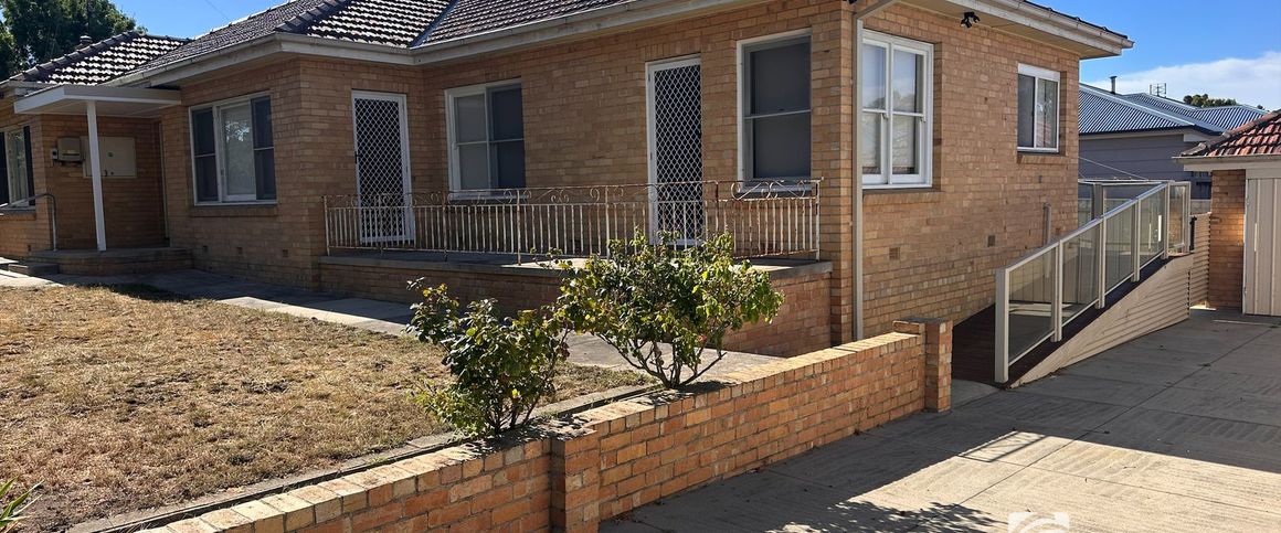 LOW MAINTENANCE - CLOSE TO SCHOOLS - Photo 1