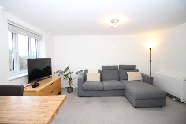 Muirfield, Warmley, Bristol - Photo 1