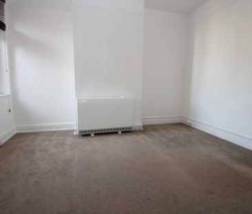 2 bed Flat for rent - Photo 2