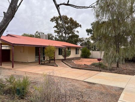 10 Mulgaria Cres, Roxby Downs, SA 5725 - Photo 2