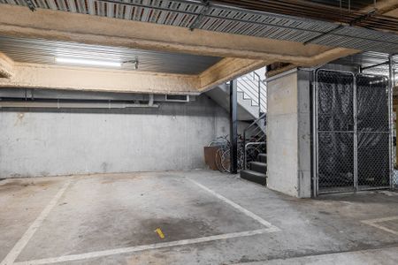 Streamlined style in seamless locale - Photo 2