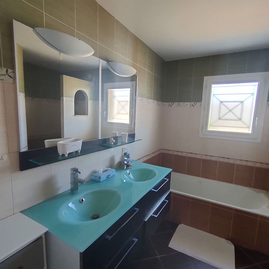 Location Maison 4 pièces 80m² - Photo 1