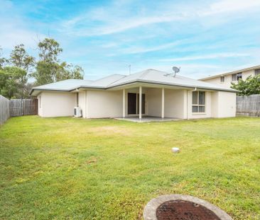 Lovely Family Home In Central Coomera - Photo 2