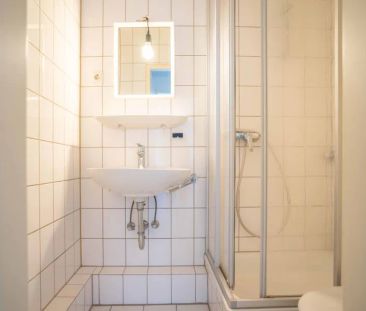 Nettes Dachgeschoss-Appartement mit Einbauküche und Aufzug in ruhig... - Photo 5