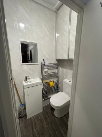 1 bedroom in a house share to rent - Photo 3