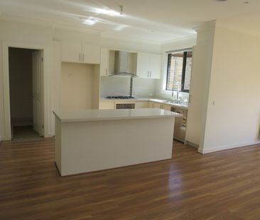 35 Swanson Crescent, Chadstone VIC 3148 - Townhouse For Rent | Domain - Photo 5