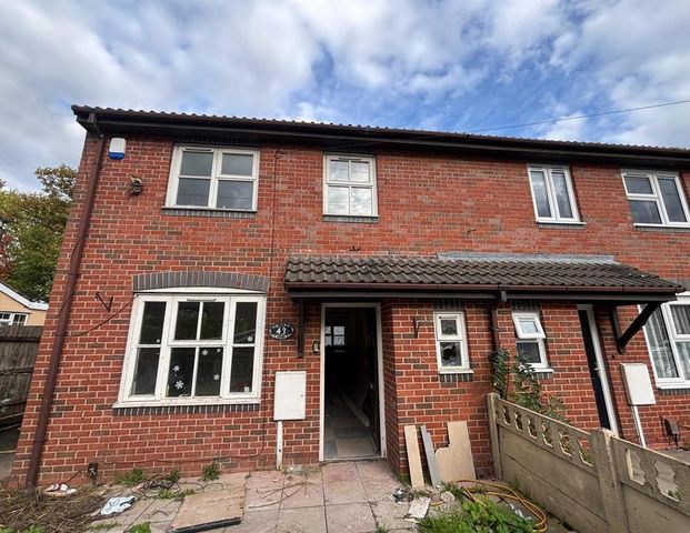 4 bedroom semi-detached house to rent - Photo 1