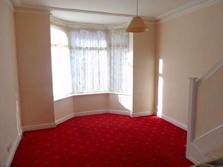 1 Bed Split Level Flat - Photo 2