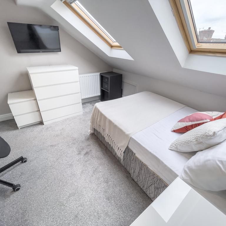 6 bedroom terraced house to rent - Photo 1