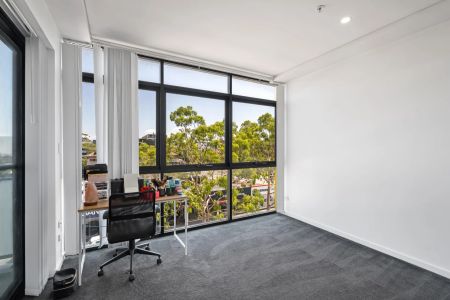 Modern executive apartment in a convenient locale - Photo 3