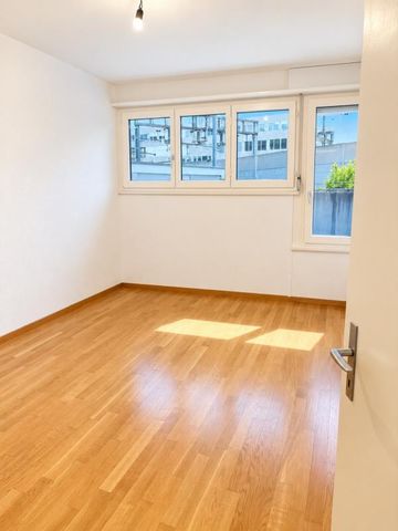 Helle und Grosszügige 4.5Zi-Wohnung - Photo 2