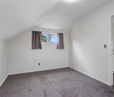 Standalone 3-bedroom Townhouse with Double Garage - Photo 3