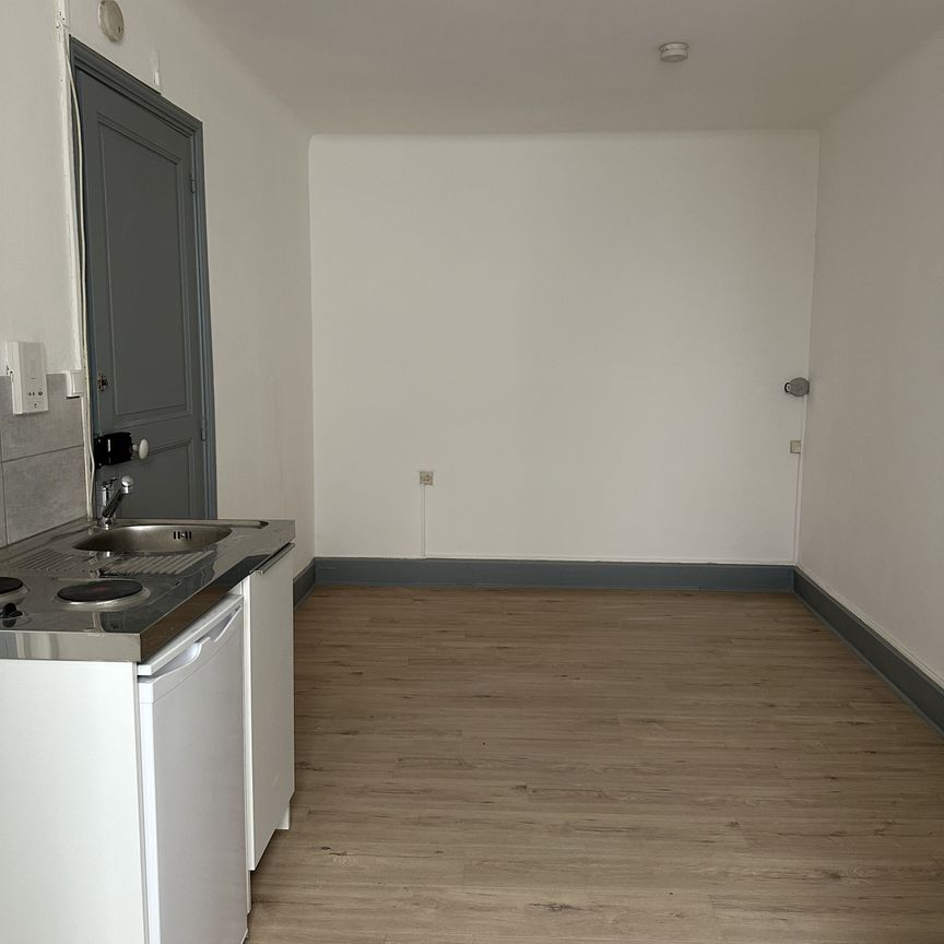 Studio - Photo 2