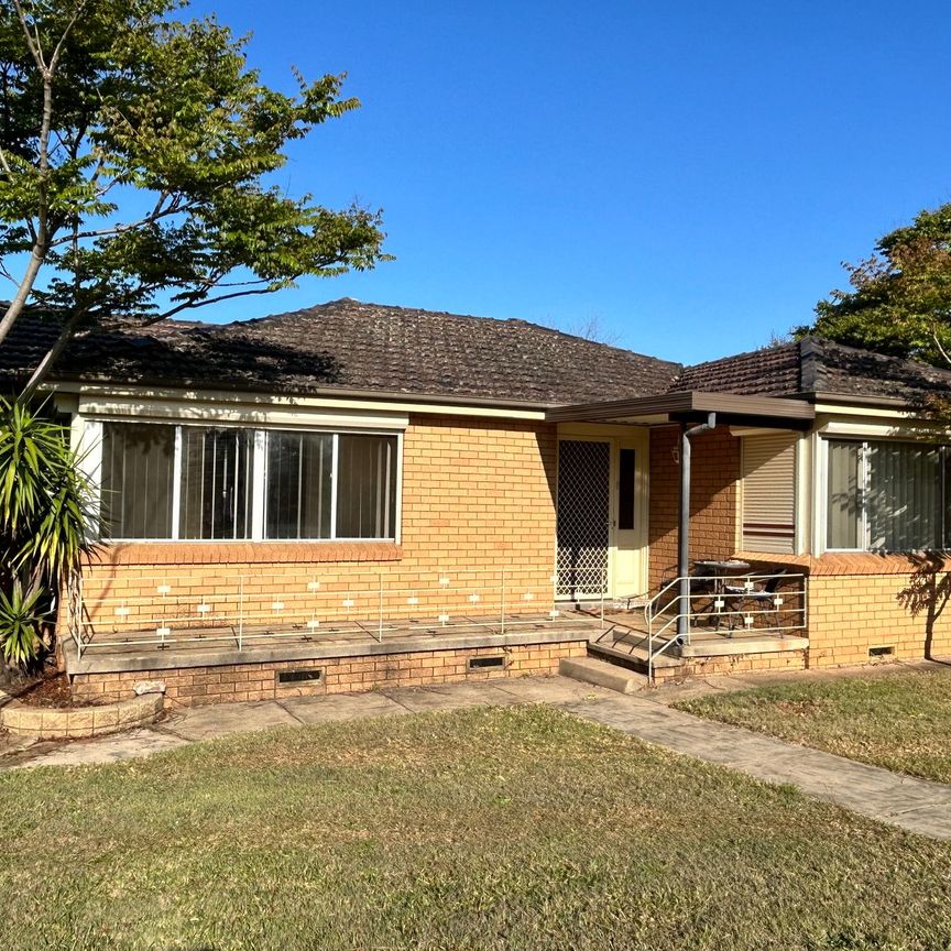 Spacious Four Bedroom Brick Home&excl;&excl; - Photo 1