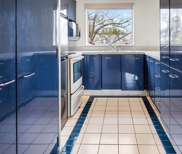 2- Bedroom Apartment with Off-Street Carparking - Photo 3